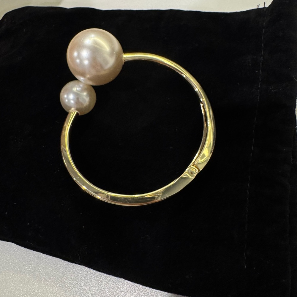 Elegant Gold plated faux Pearl Bangle Bracelet